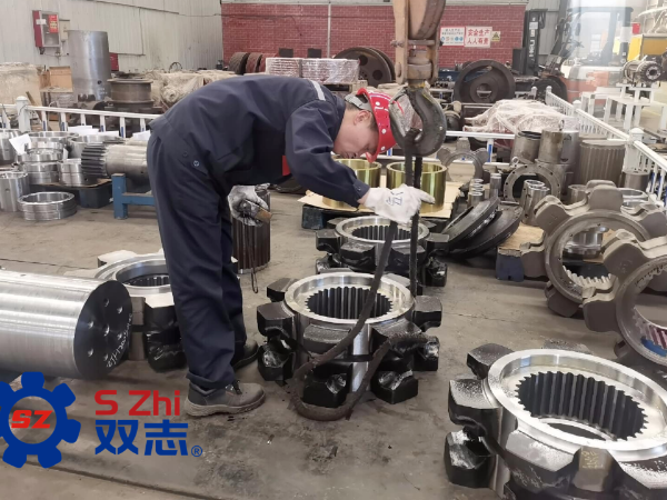 致敬每一位一線工人，堅守崗位，兢兢業(yè)業(yè)。_河南雙志